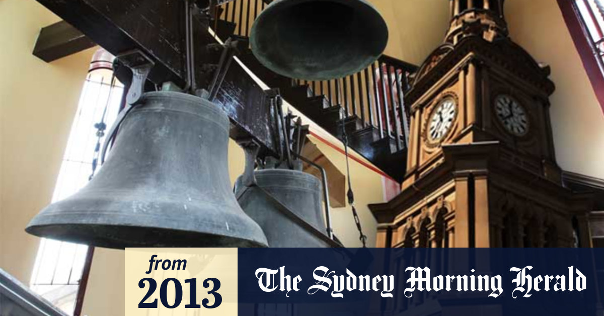 Video Sydney clock back on time